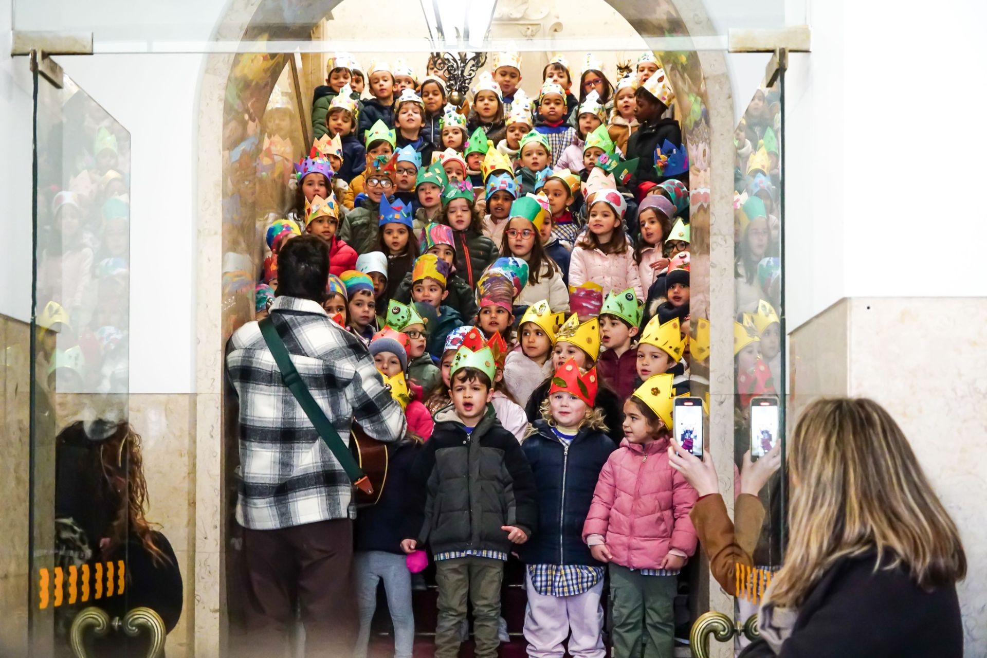 Município recebe cânticos de crianças do Centro infantil Coronel Sousa Tavares