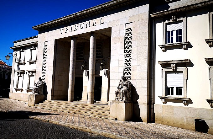 Homem de 78 anos detido em flagrante por ameaças com armas proibidas