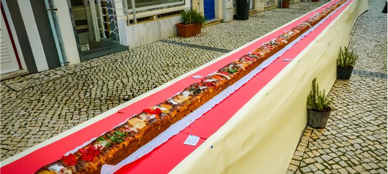 Emblemático Bolo-Rei Gigante regressa às Portas de Mértola